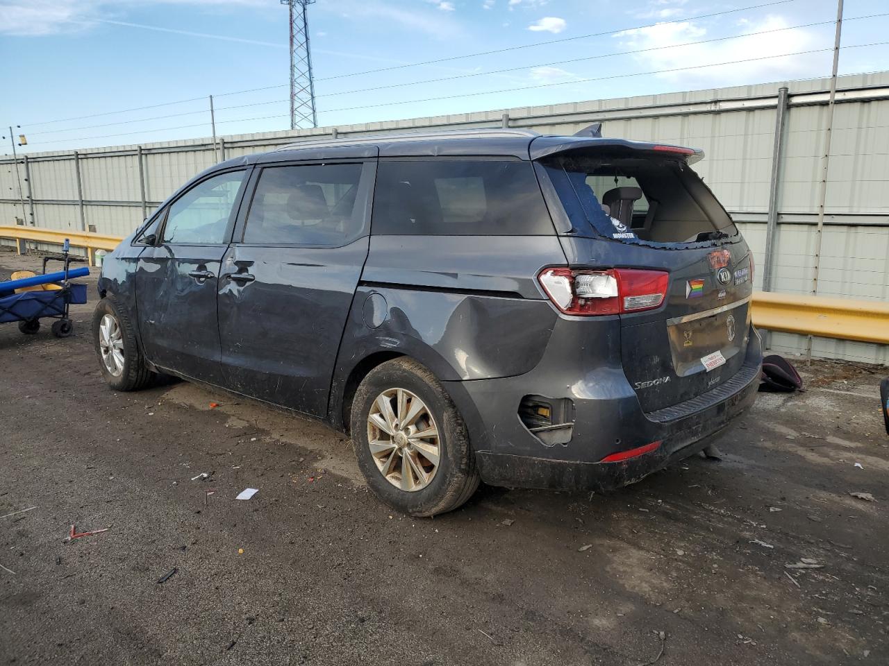 2016 Kia Sedona - Image 2