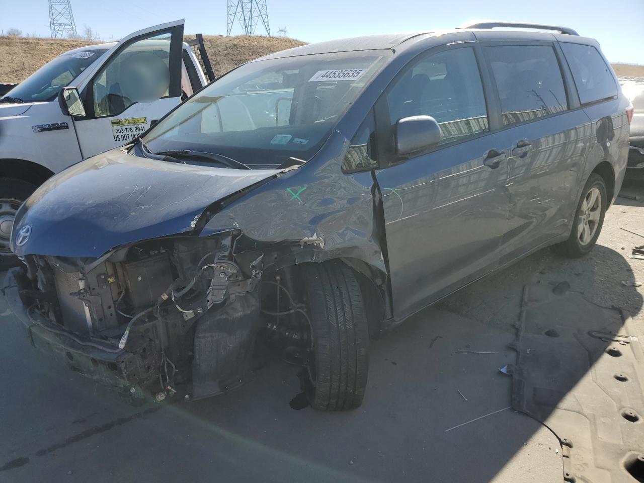 2017 Toyota Sienna - Image 1