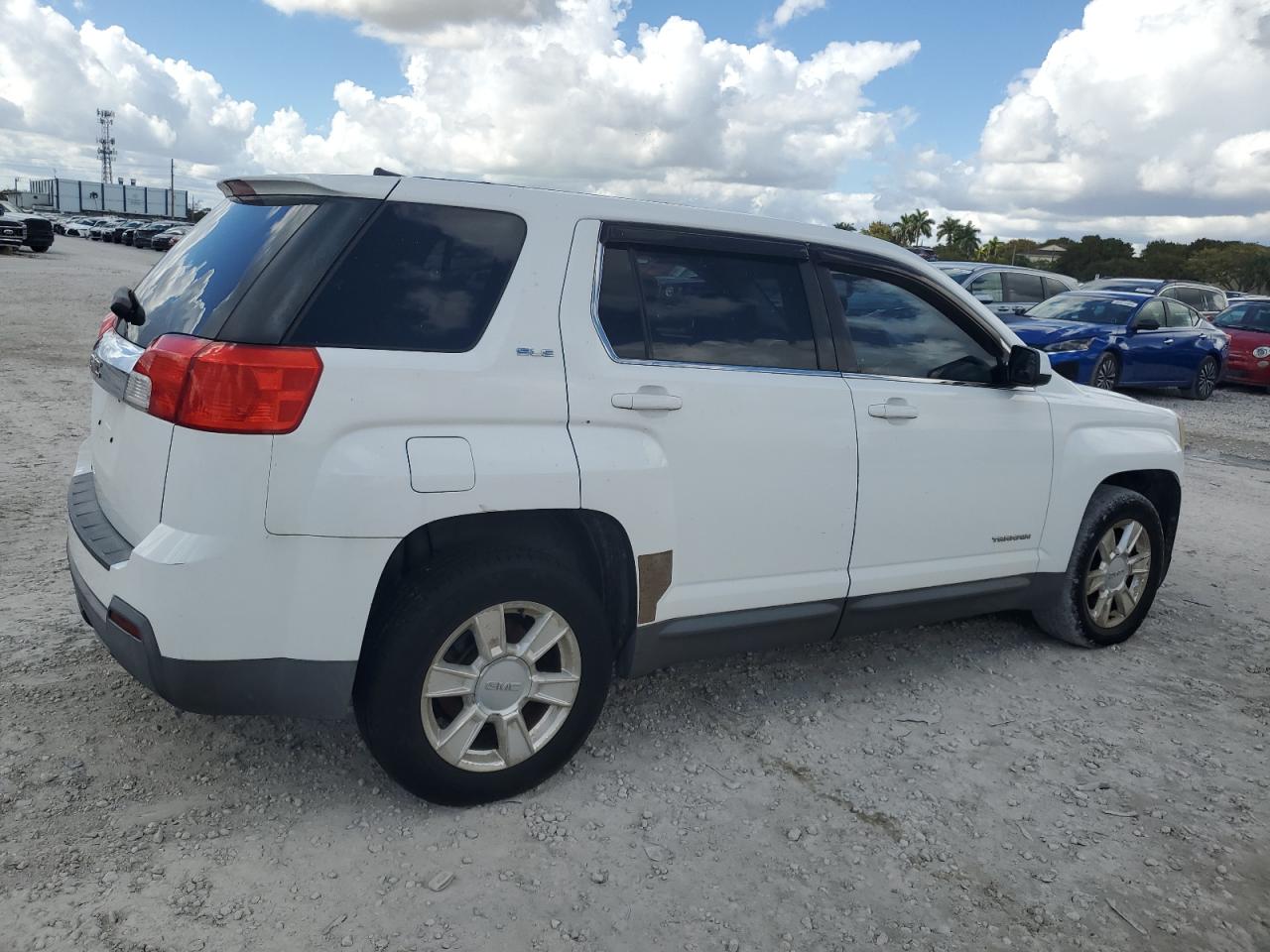 2010 GMC Terrain - Image 3