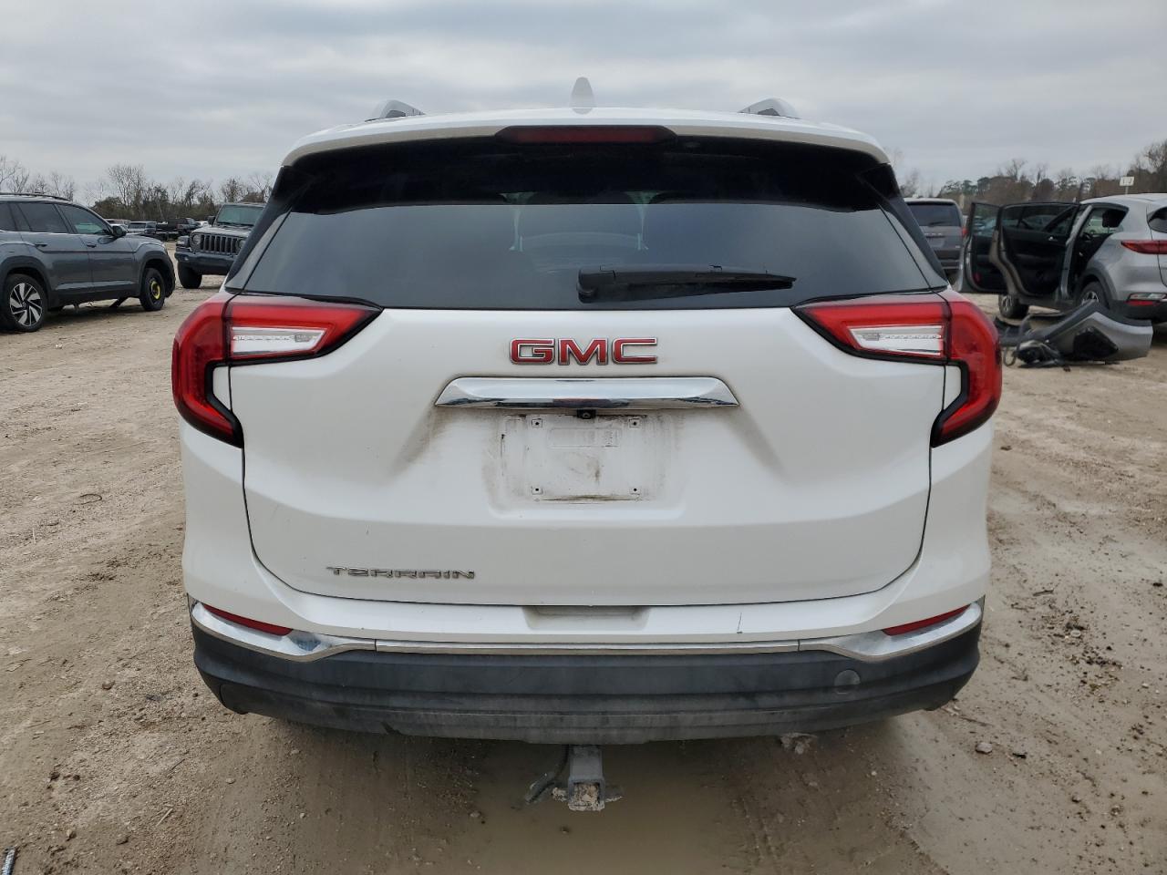 2022 GMC Terrain - Image 6