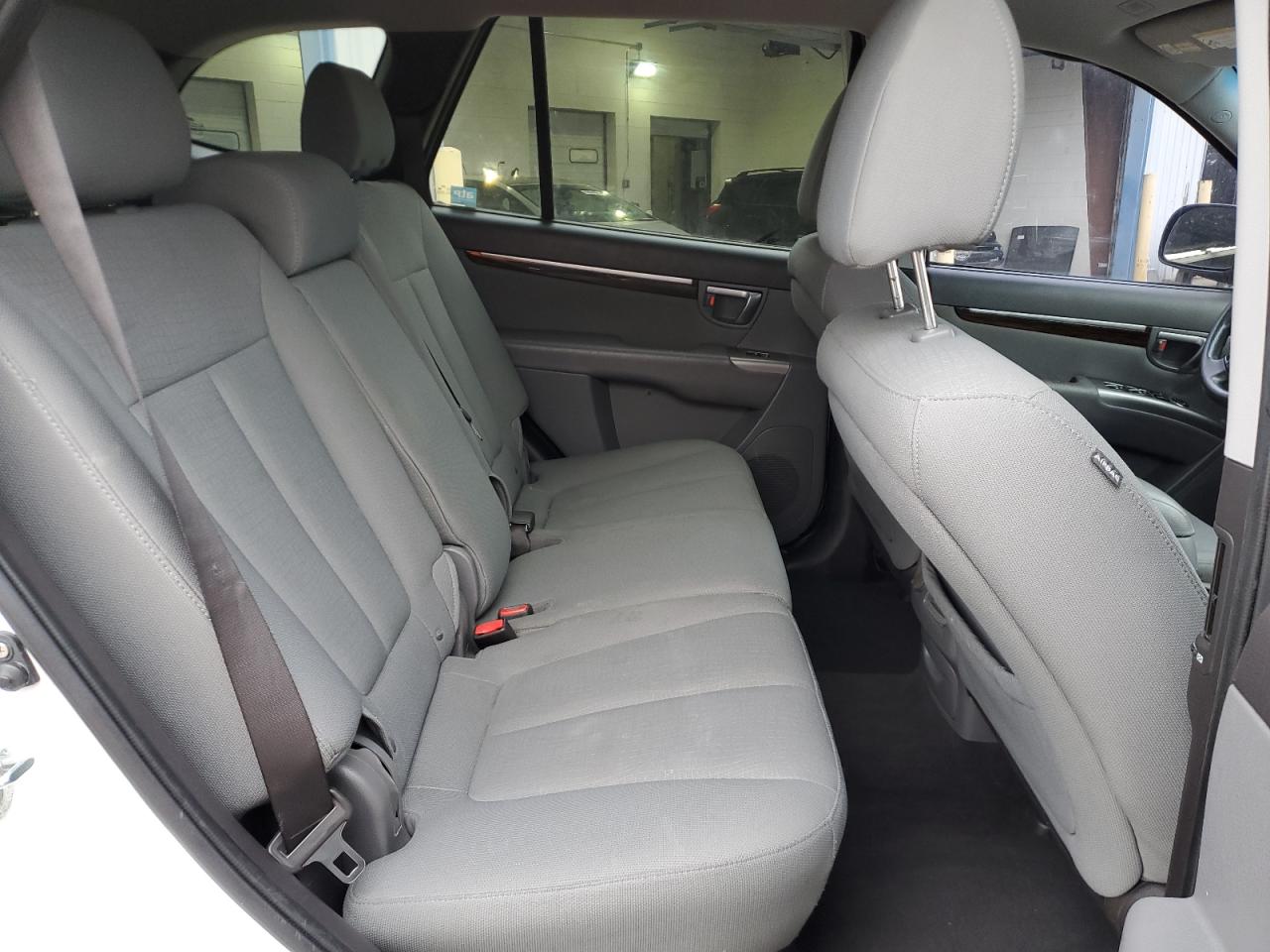 2010 Hyundai Santa Fe - Image 11