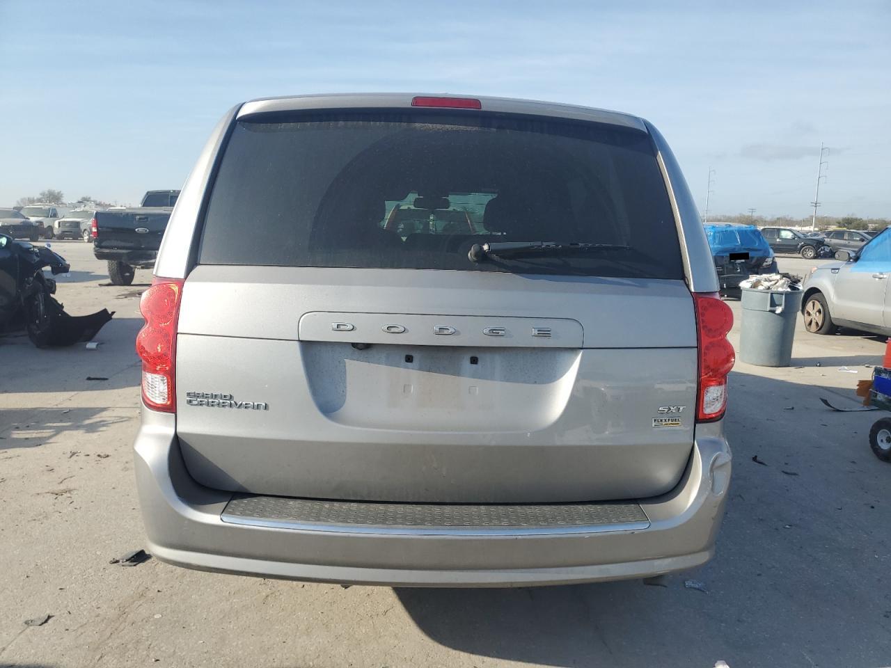 2018 Dodge Caravan - Image 6
