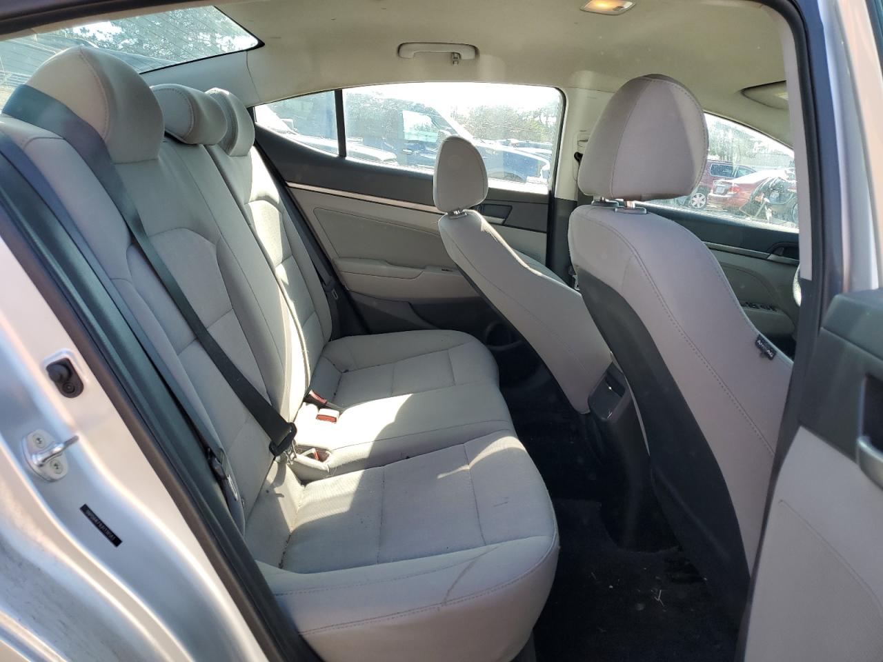 2018 Hyundai Elantra - Image 10
