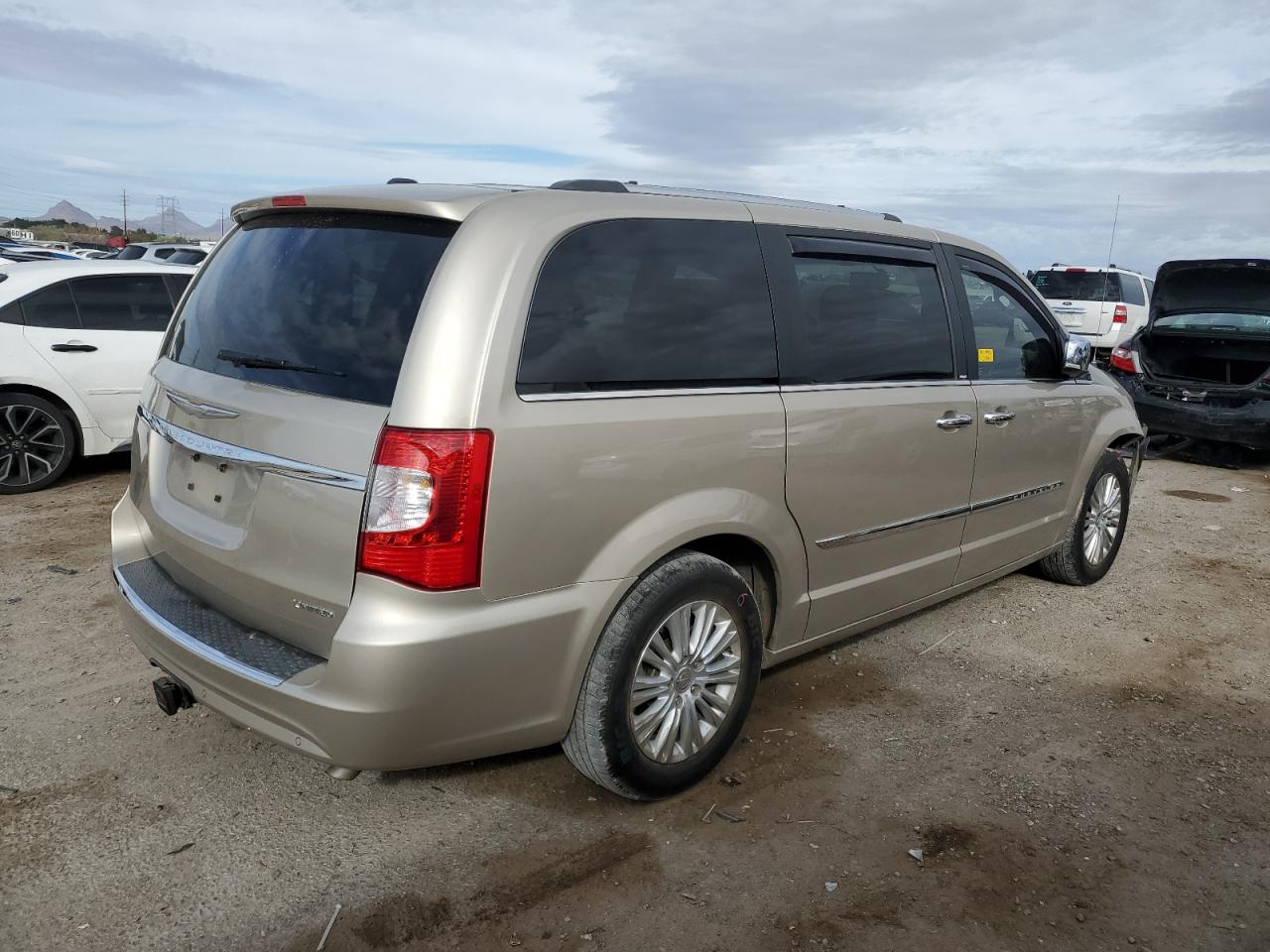 2014 Chrysler Town & Country - Image 3