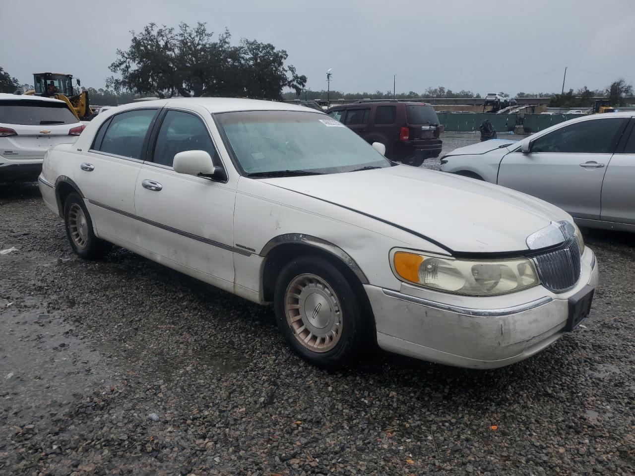 1999 Lincoln Town Car - Image 4
