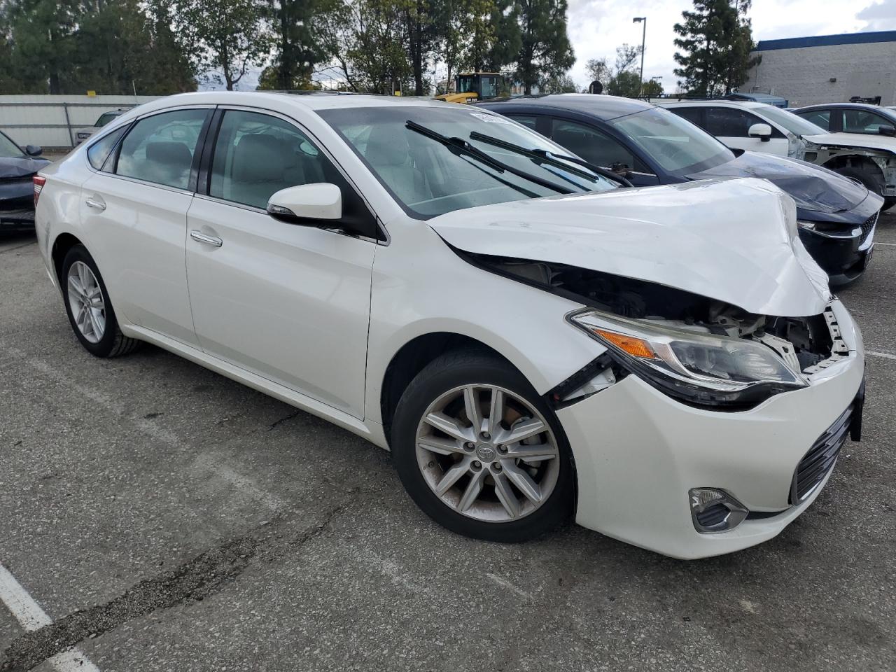 2015 Toyota Avalon - Image 4