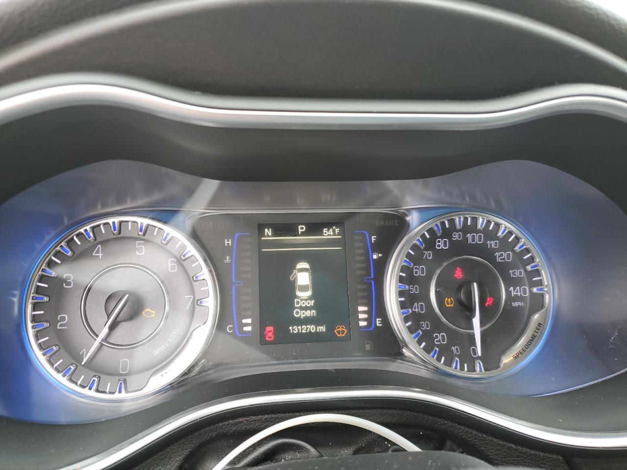 2016 Chrysler 200 - Image 9