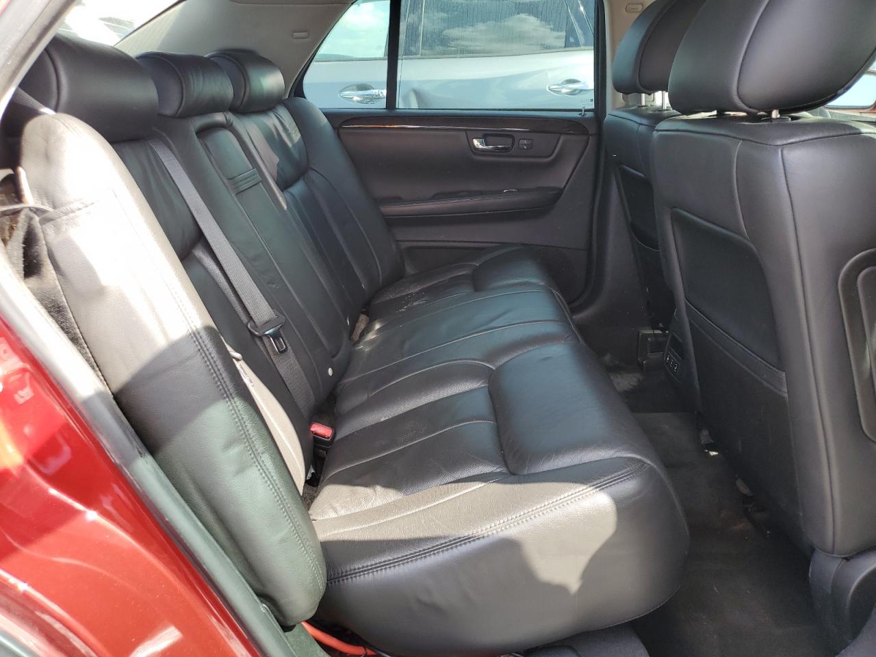 2011 Cadillac DTS - Image 10