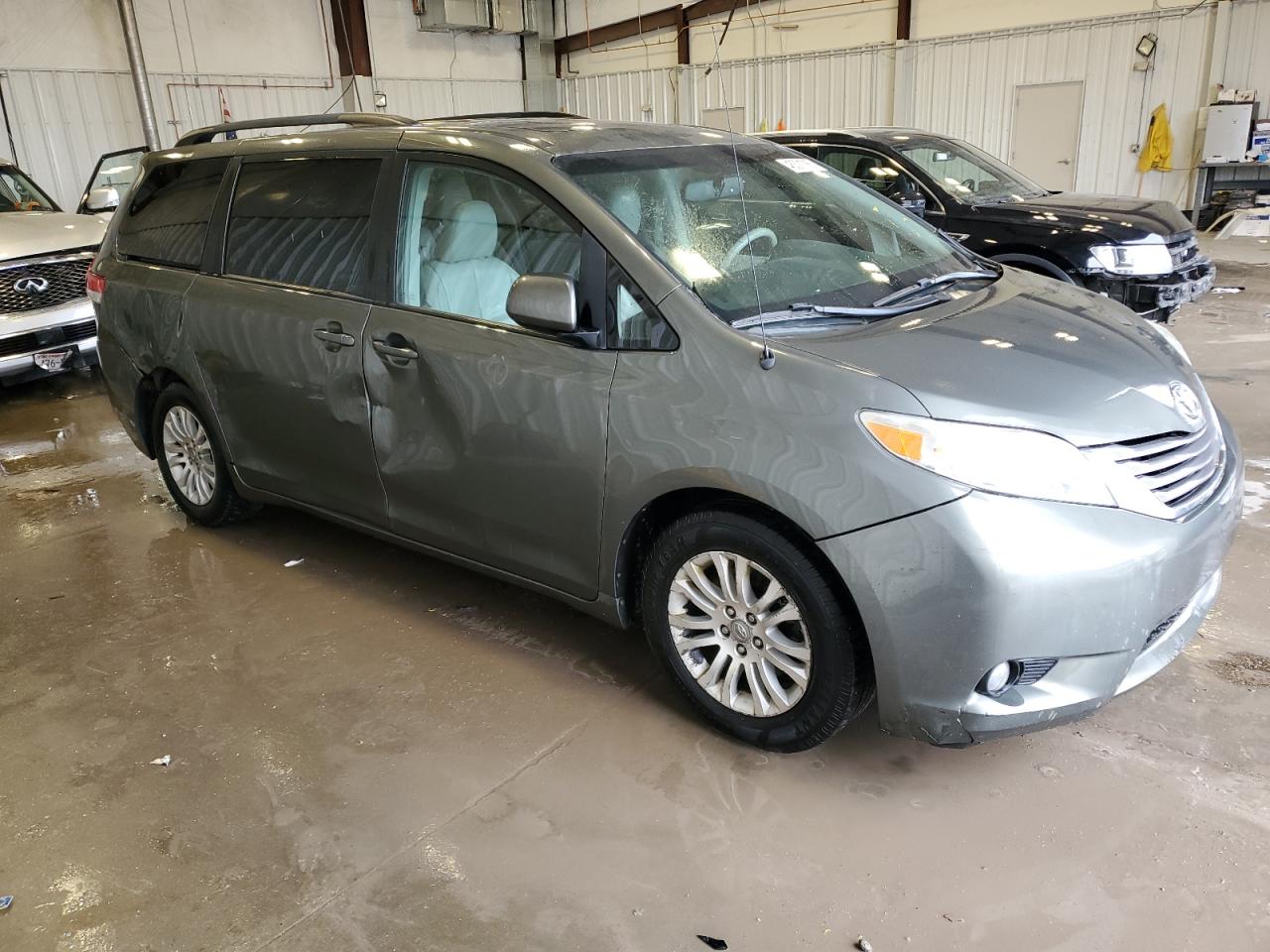 2011 Toyota Sienna - Image 4