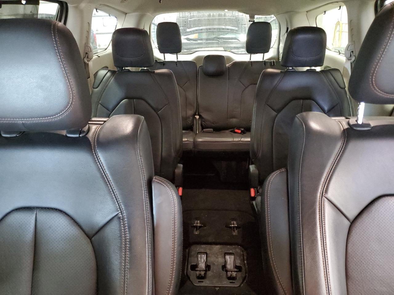 2017 Chrysler Pacifica - Image 10