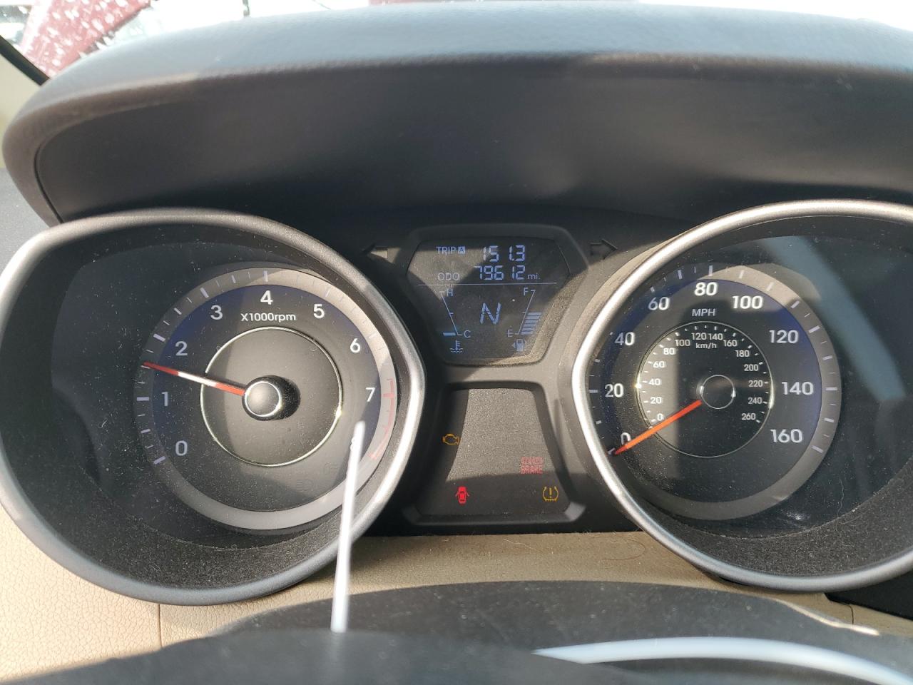 2012 Hyundai Elantra - Image 9