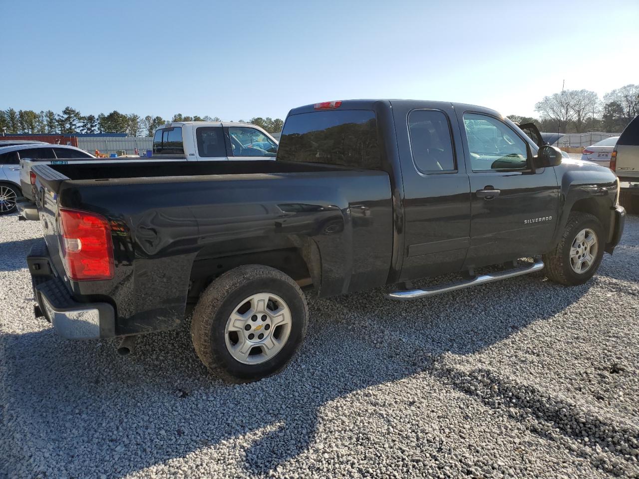 2009 Chevrolet Silverado - Image 3
