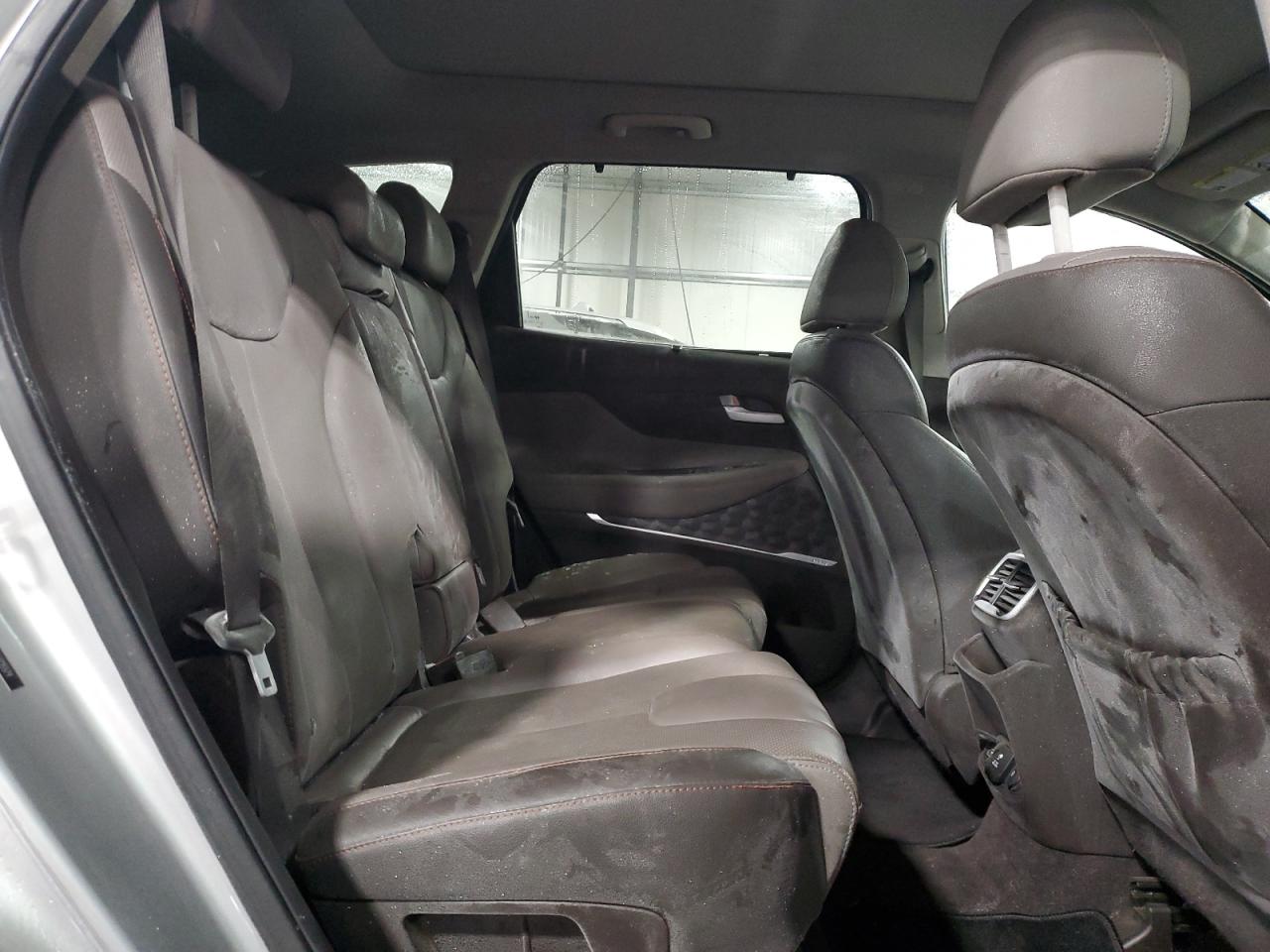 2020 Hyundai Santa Fe - Image 12