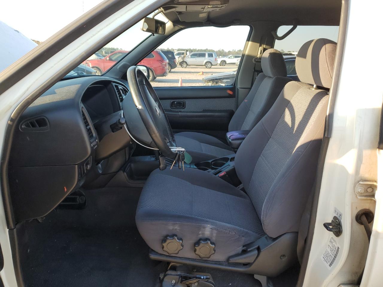 2002 Nissan Pathfinder - Image 7
