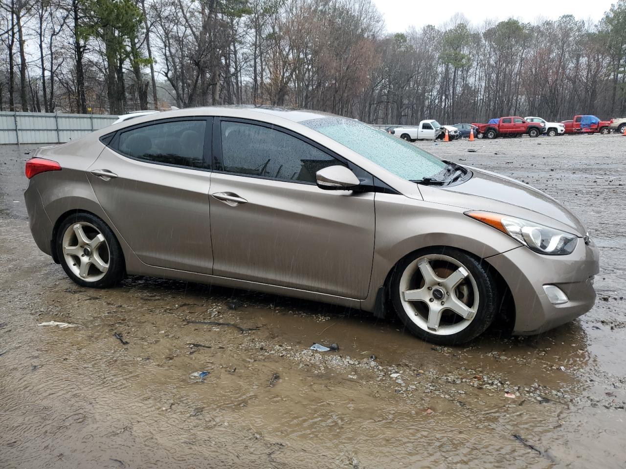2013 Hyundai Elantra - Image 4