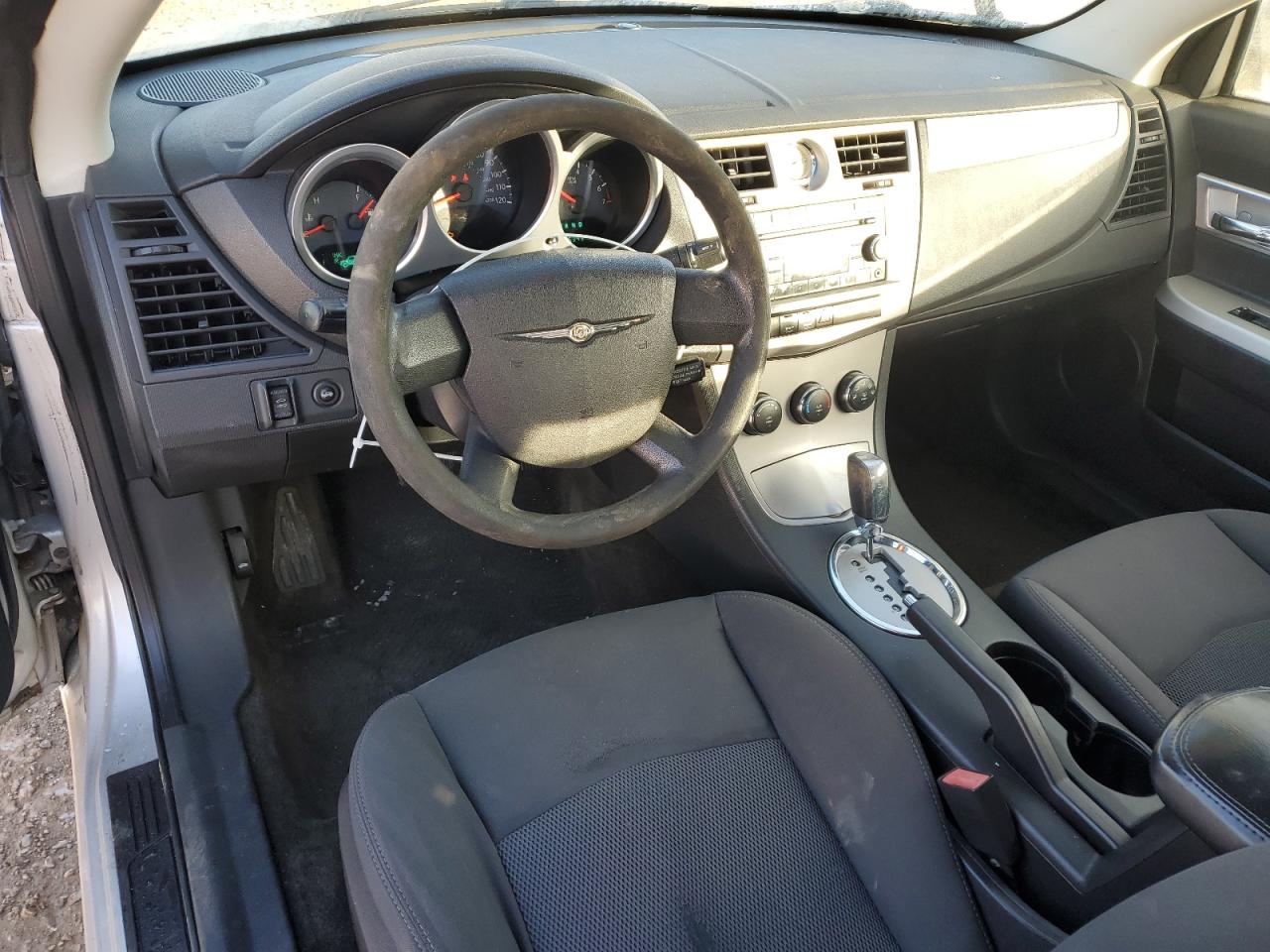 2010 Chrysler Sebring - Image 8