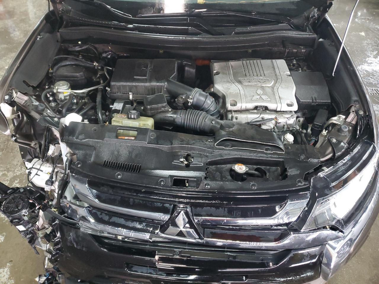 2018 Mitsubishi Outlander - Image 12