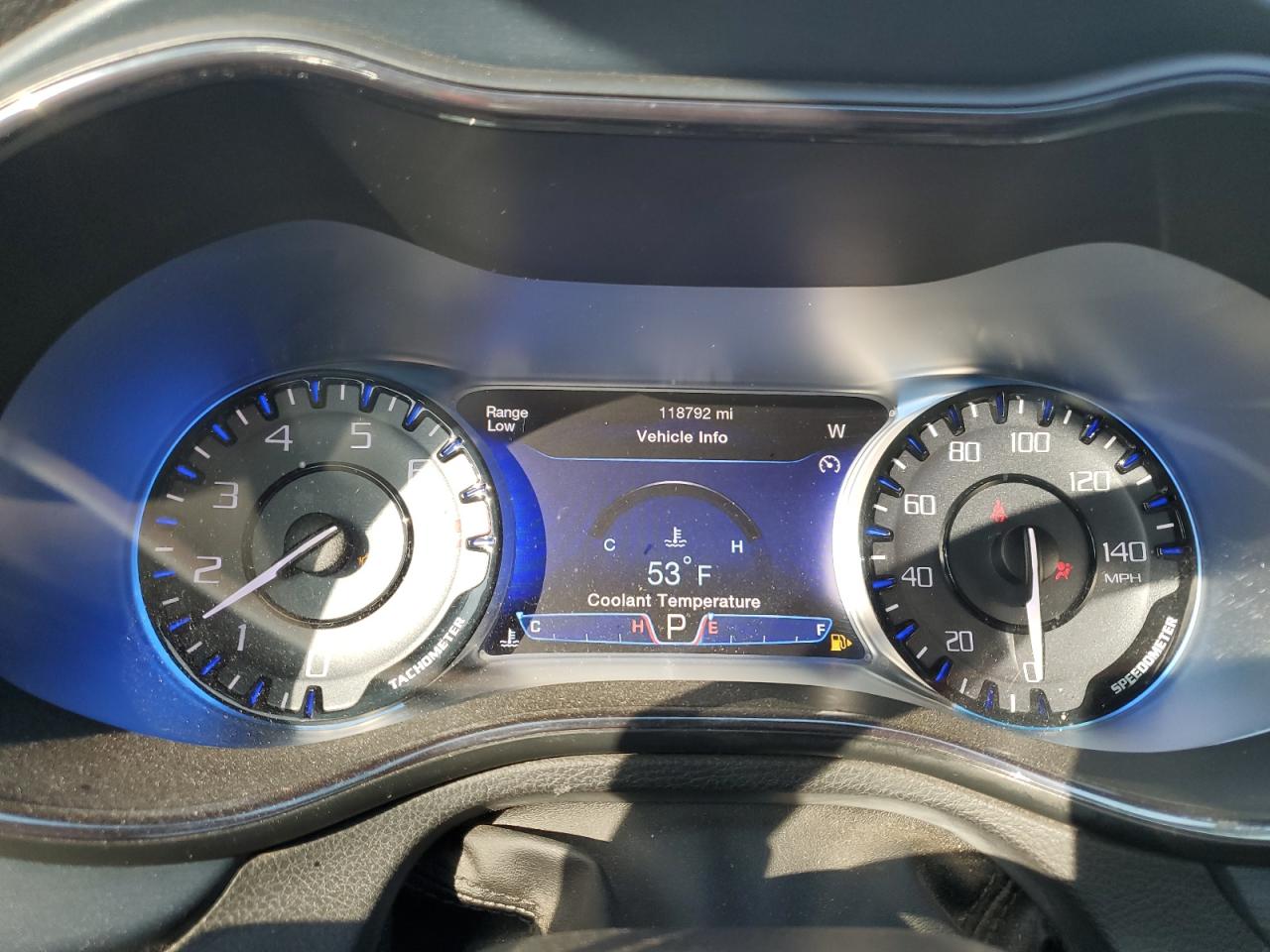 2015 Chrysler 200 - Image 9