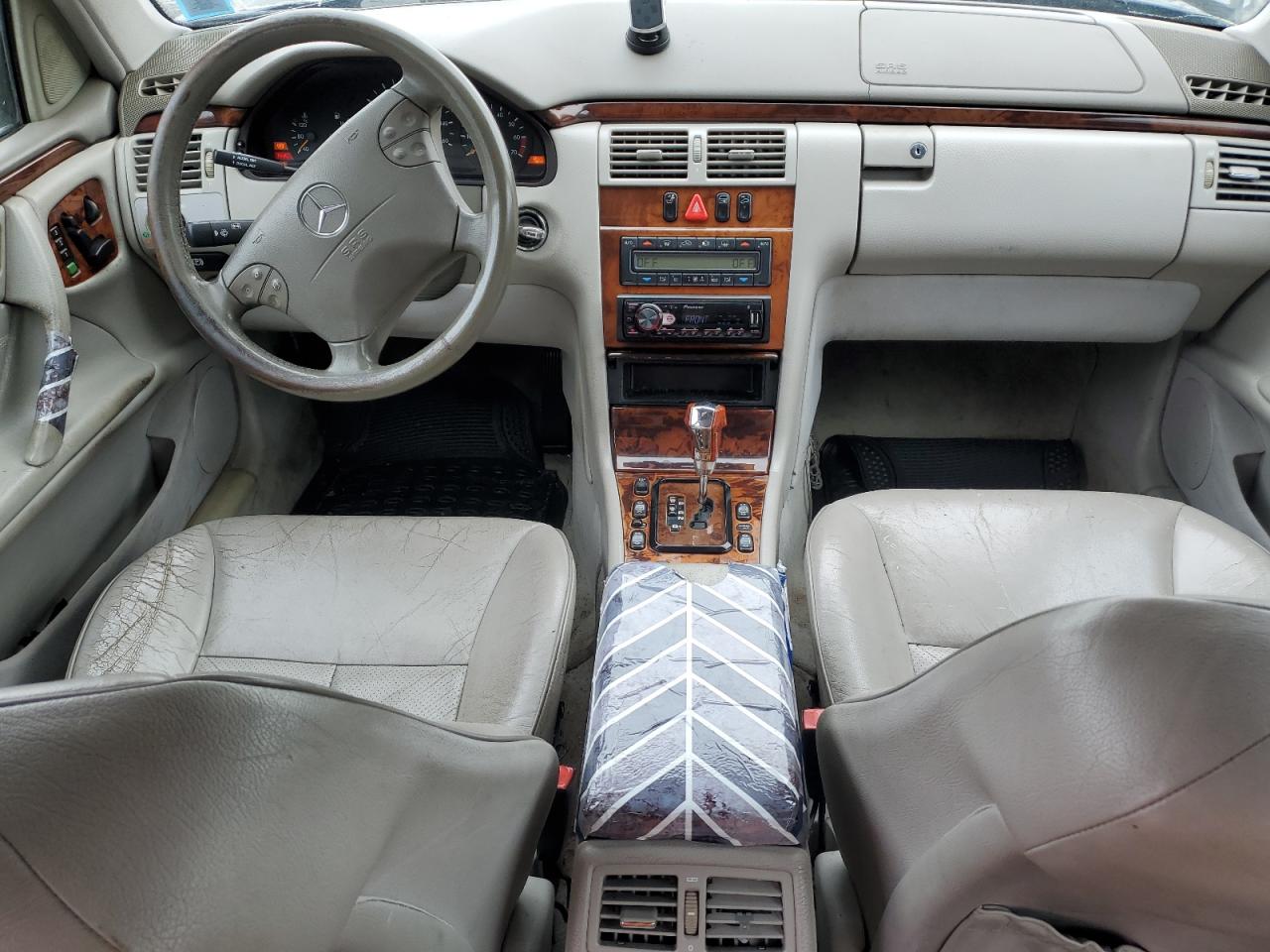 2000 Mercedes-Benz E-klasse - Image 8