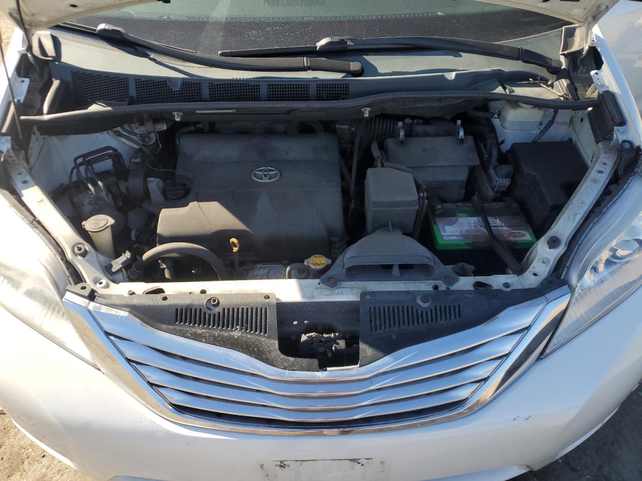 2011 Toyota Sienna - Image 12