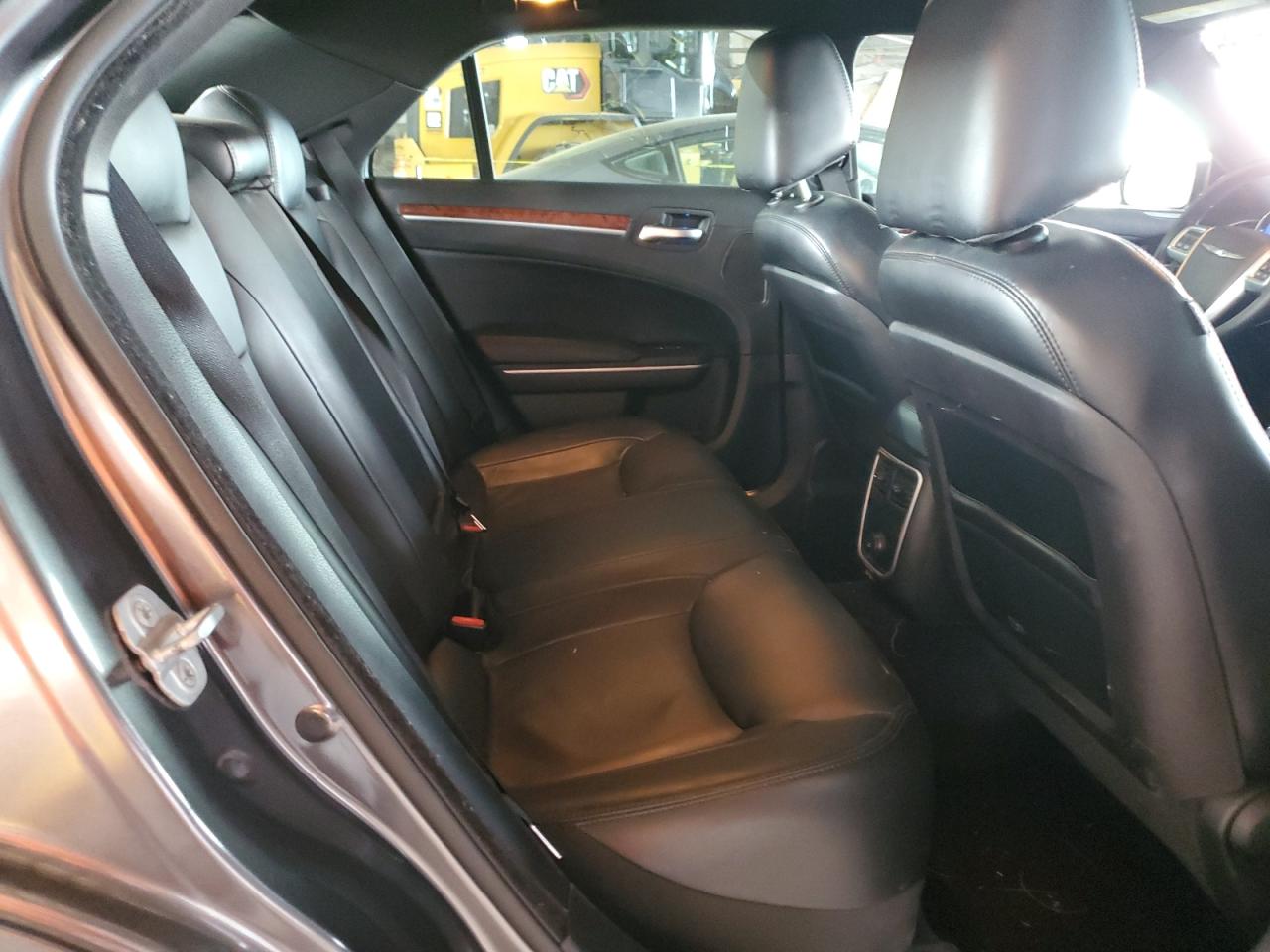 2014 Chrysler 300 - Image 10