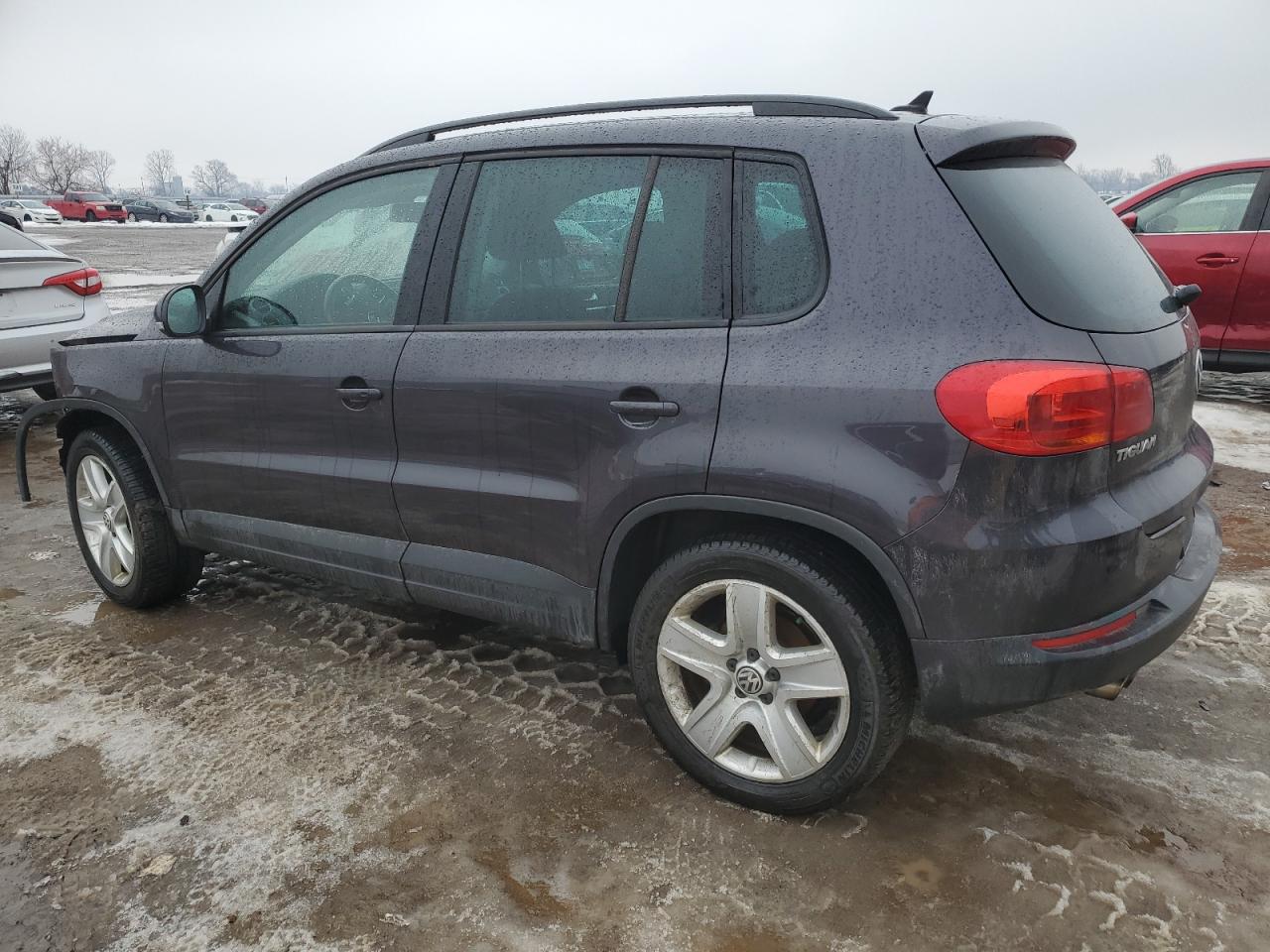 2016 Volkswagen Tiguan - Image 2
