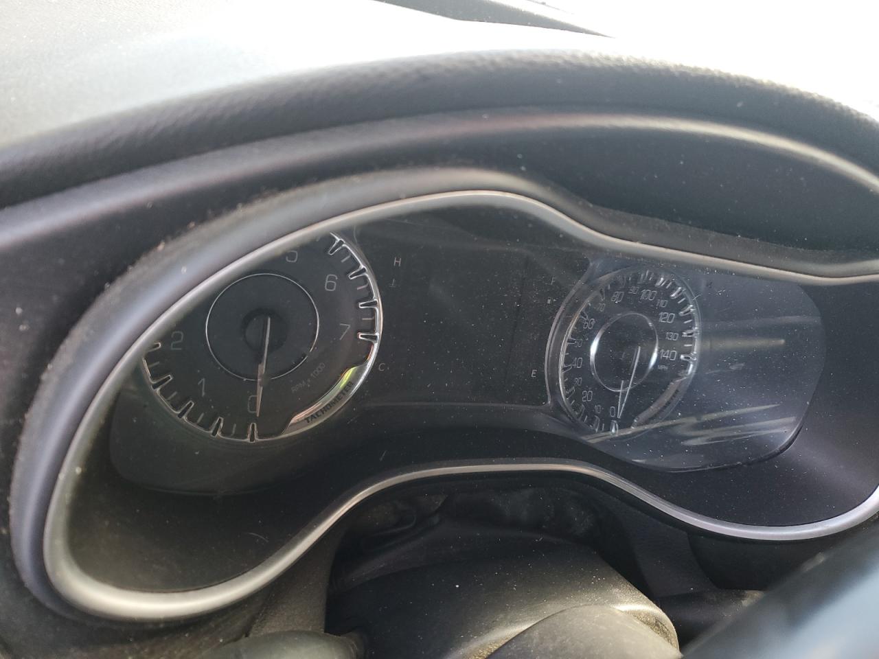 2015 Chrysler 200 - Image 9