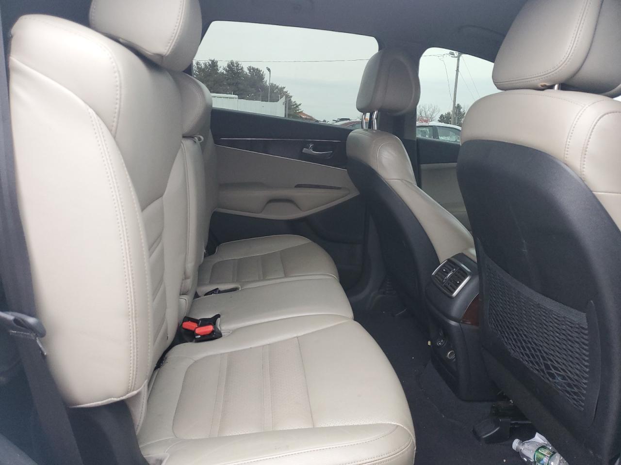 2016 Kia Sorento - Image 10
