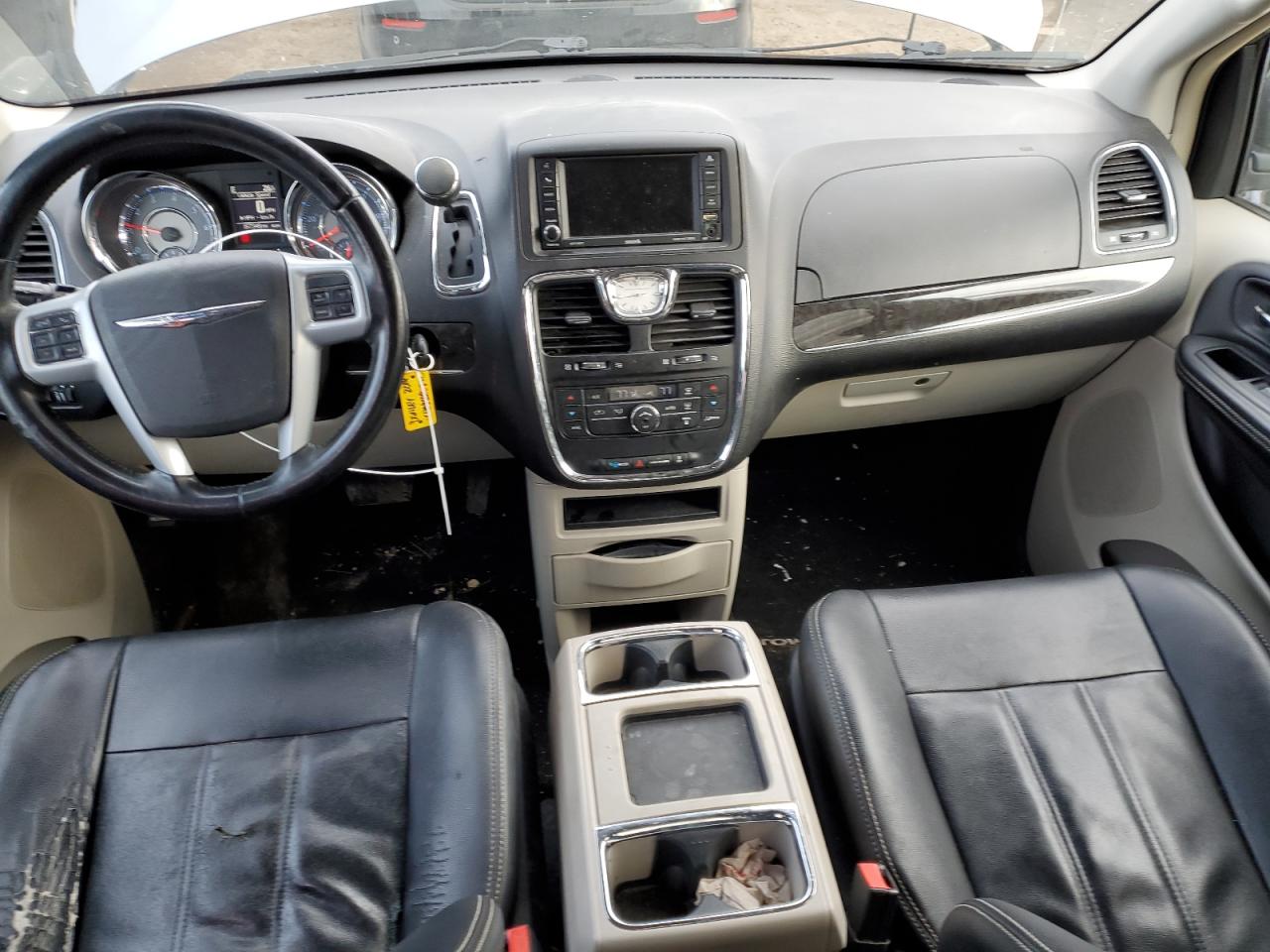 2014 Chrysler Town & Country - Image 8