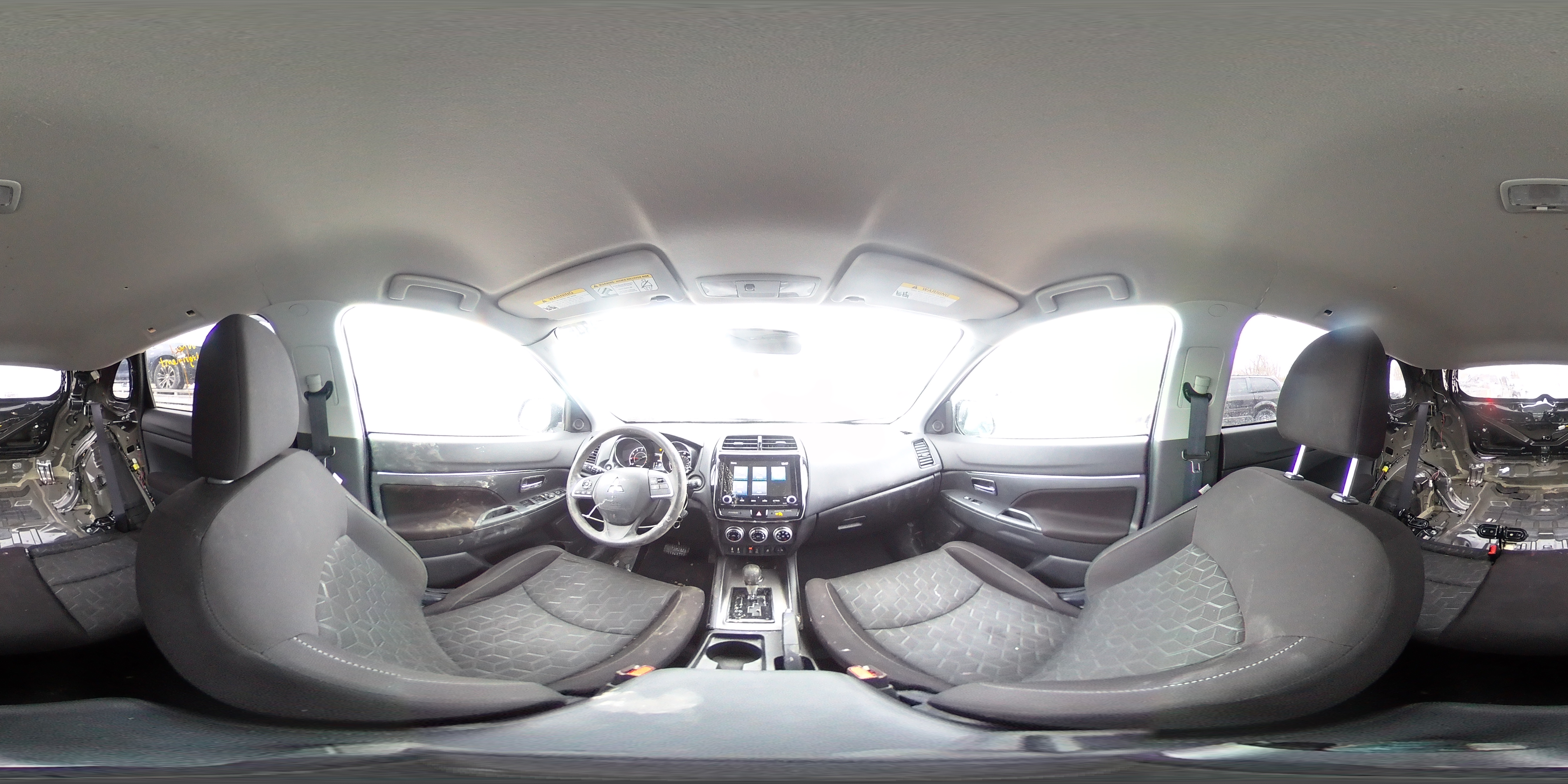 2020 Mitsubishi Outlander - Image 16