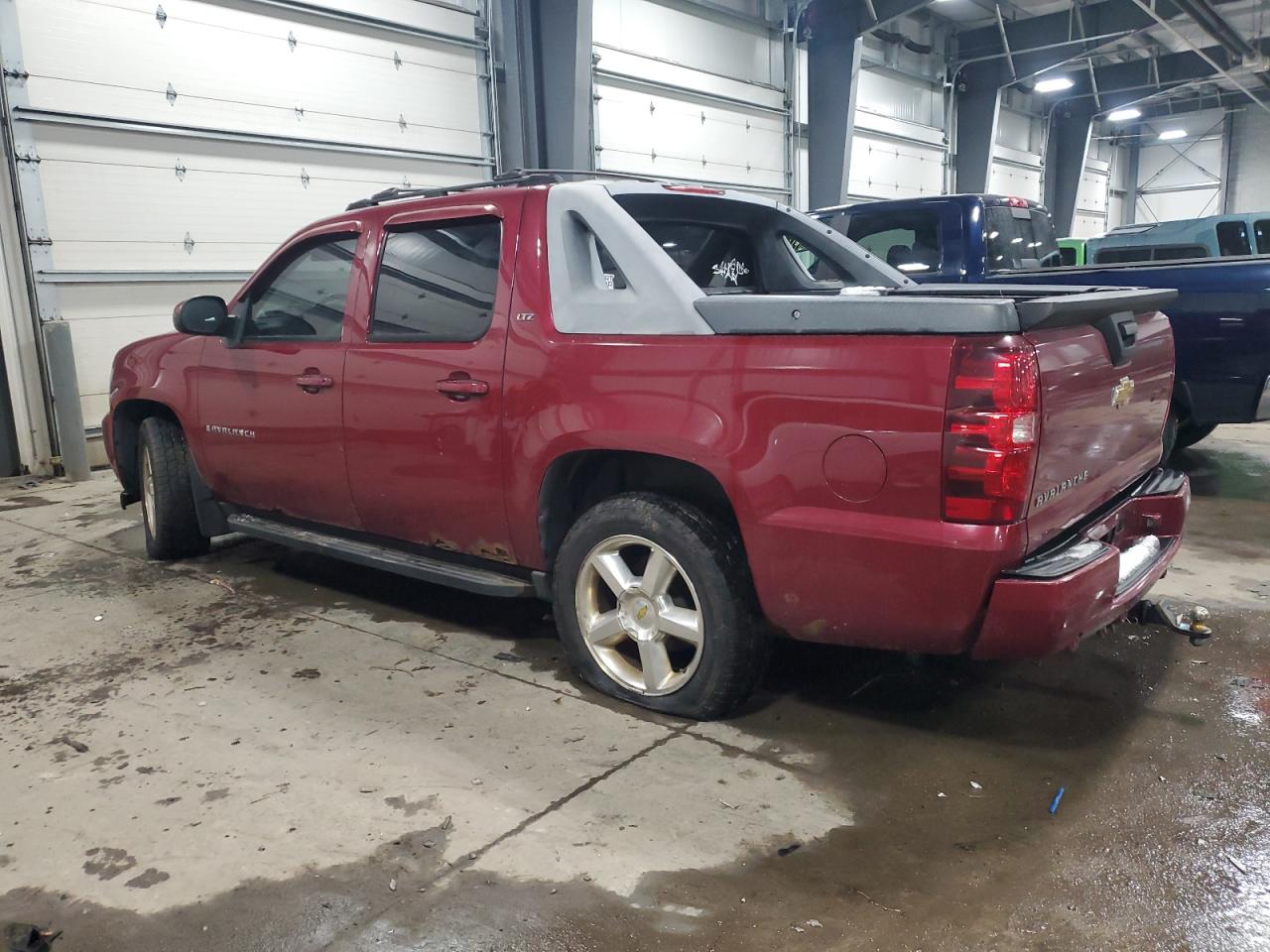 2007 Chevrolet Avalanche - Image 2