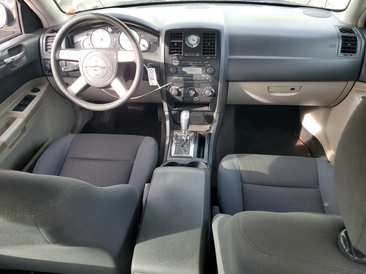 2005 Chrysler 300 - Image 8