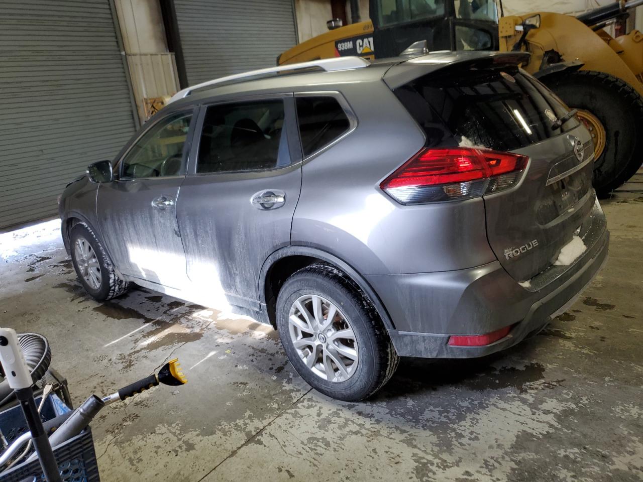 2017 Nissan Rogue - Image 2