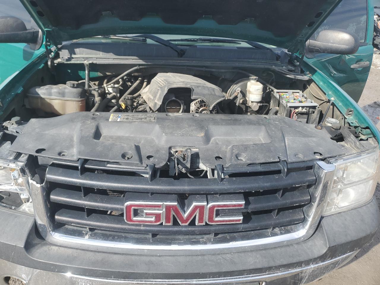 2010 GMC Sierra - Image 11