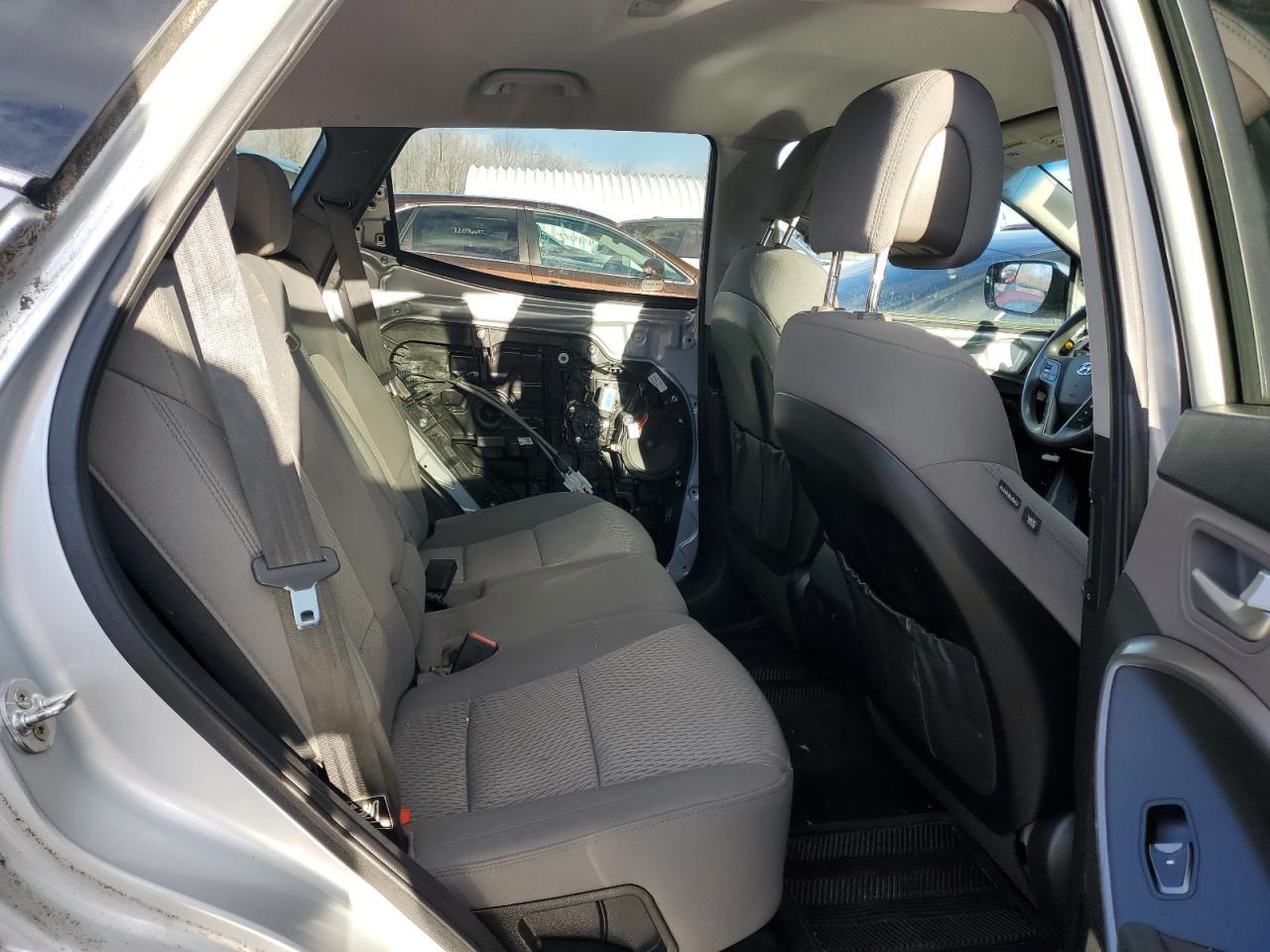 2017 Hyundai Santa Fe - Image 11