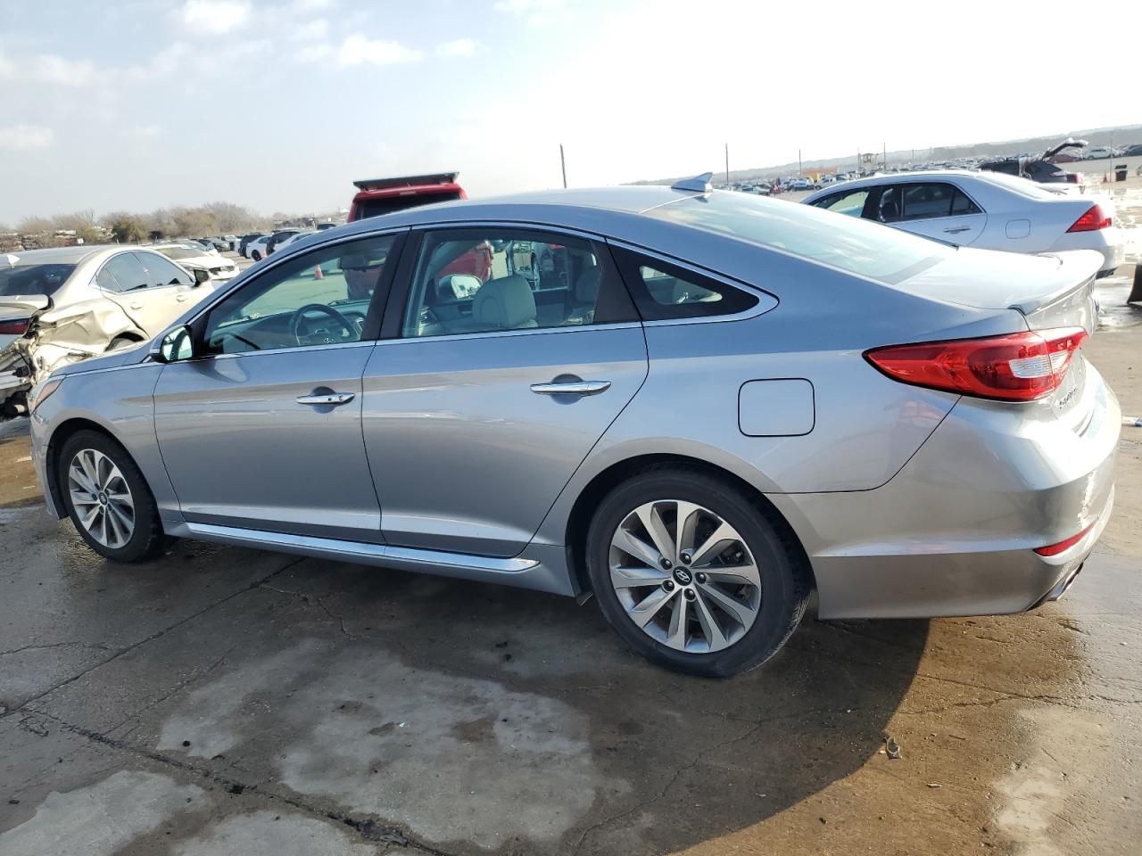 2016 Hyundai Sonata - Image 2