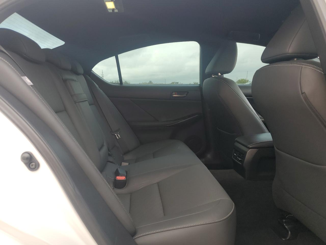 2021 Lexus IS - Image 10