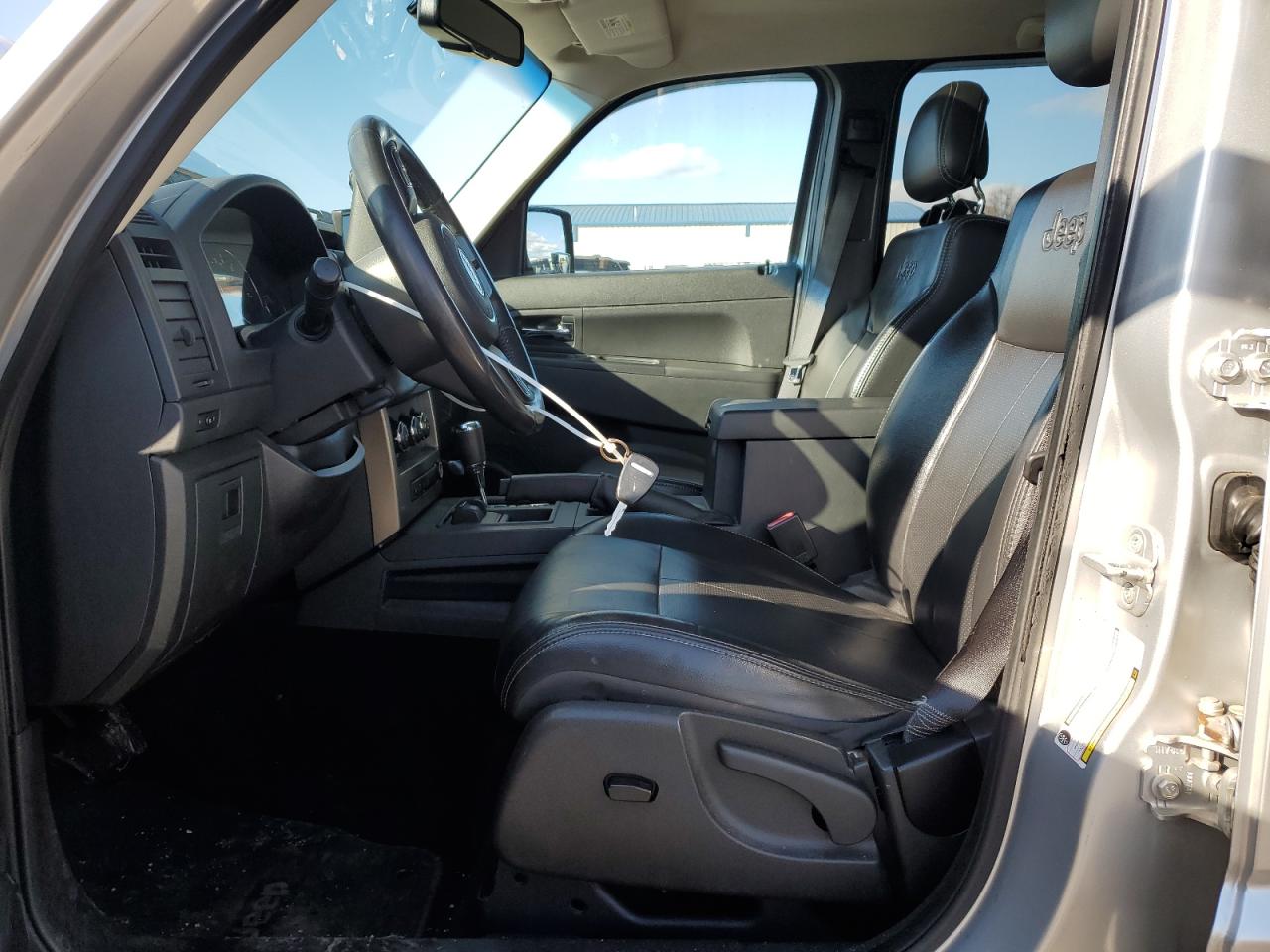 2012 Jeep Liberty (North America) - Image 7