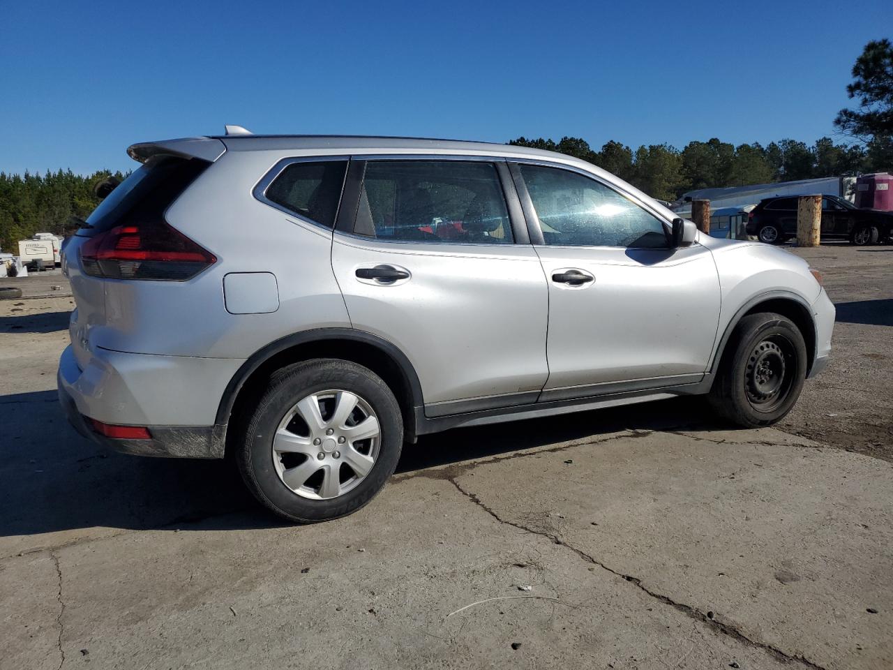 2018 Nissan Rogue - Image 3