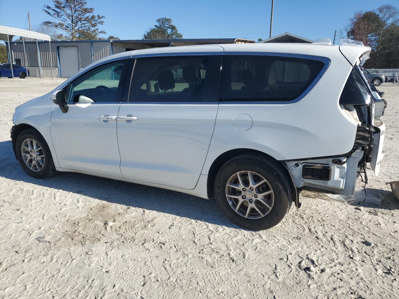 2017 Chrysler Pacifica - Image 2