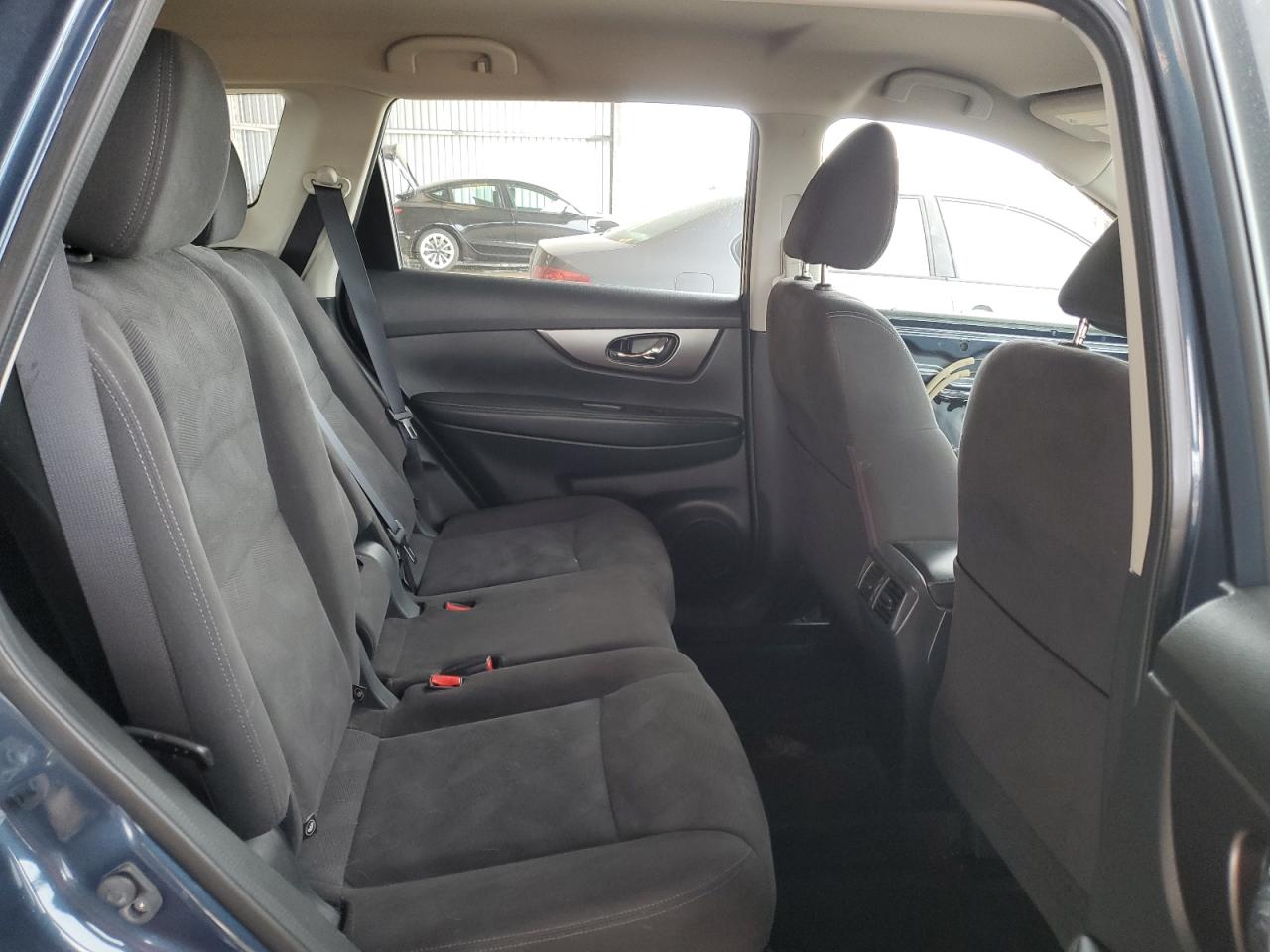 2015 Nissan Rogue - Image 11