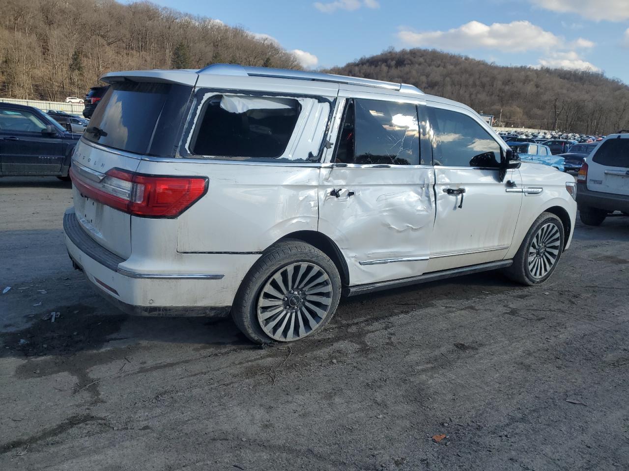 2019 Lincoln Navigator - Image 3