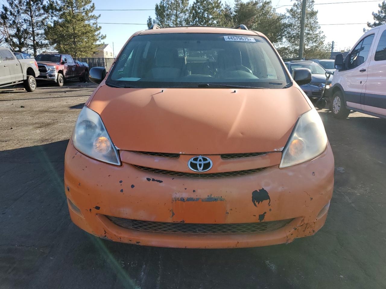 2010 Toyota Sienna - Image 5