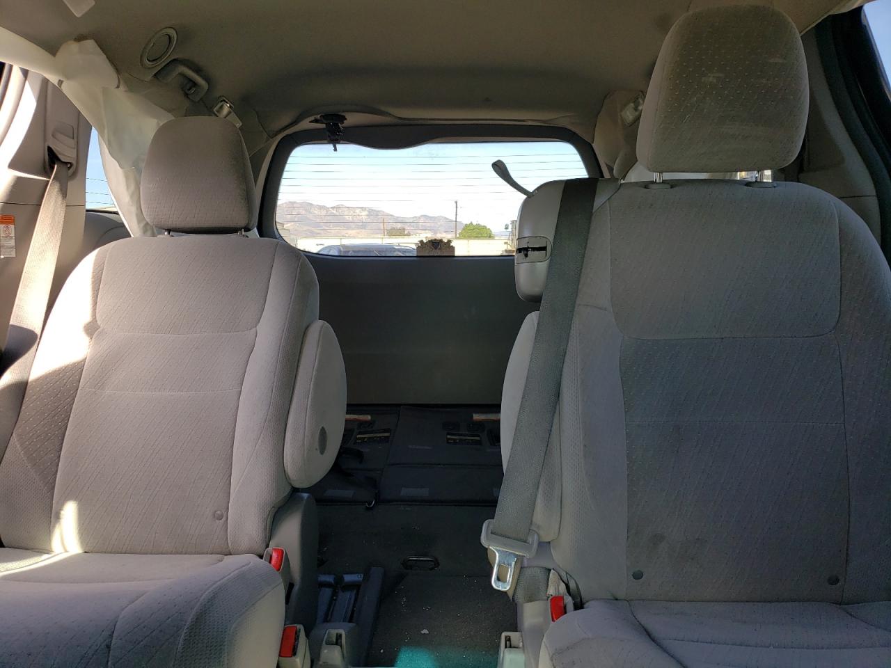 2015 Toyota Sienna - Image 10