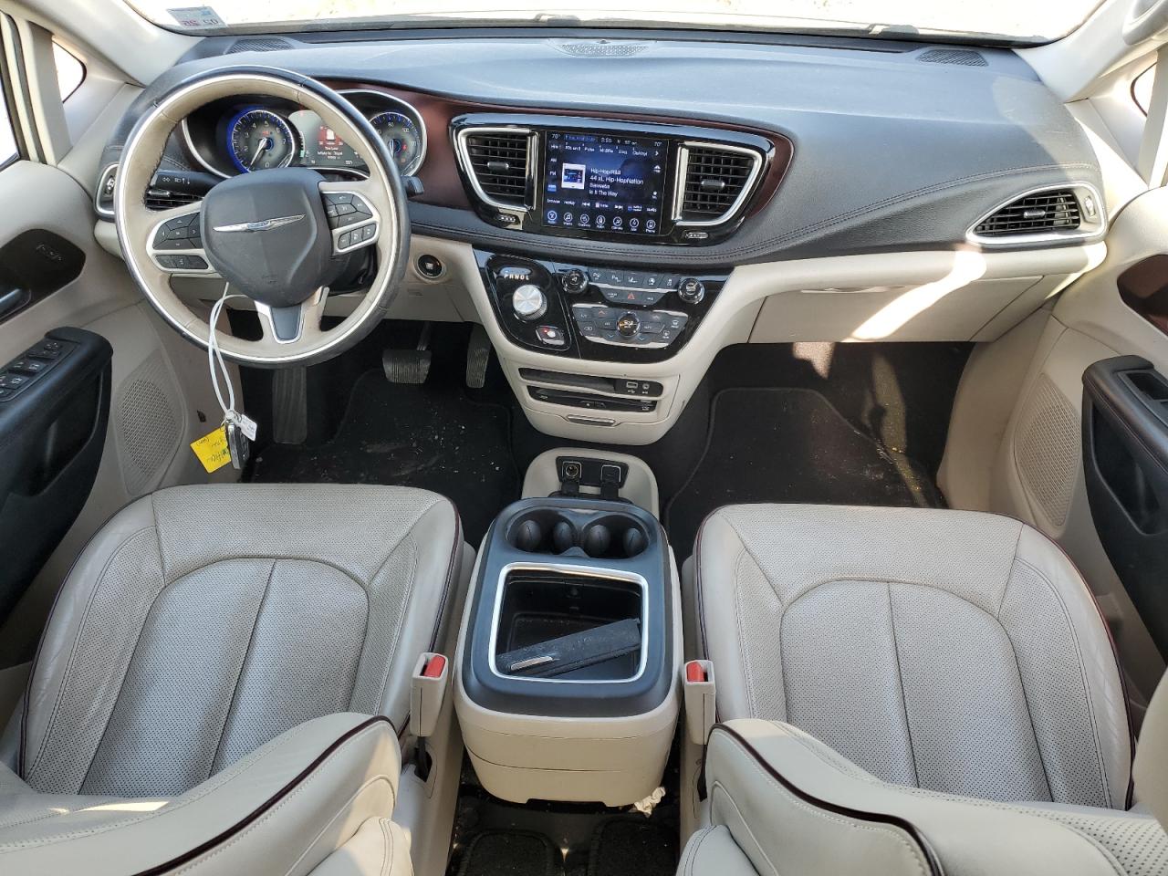 2017 Chrysler Pacifica - Image 8