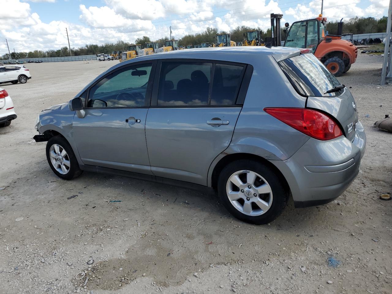 2012 Nissan Versa - Image 2