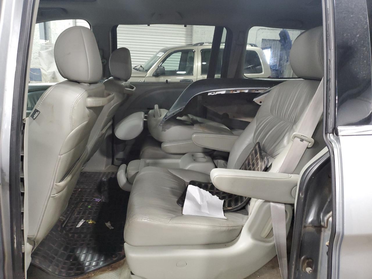 2008 Honda Odyssey - Image 11
