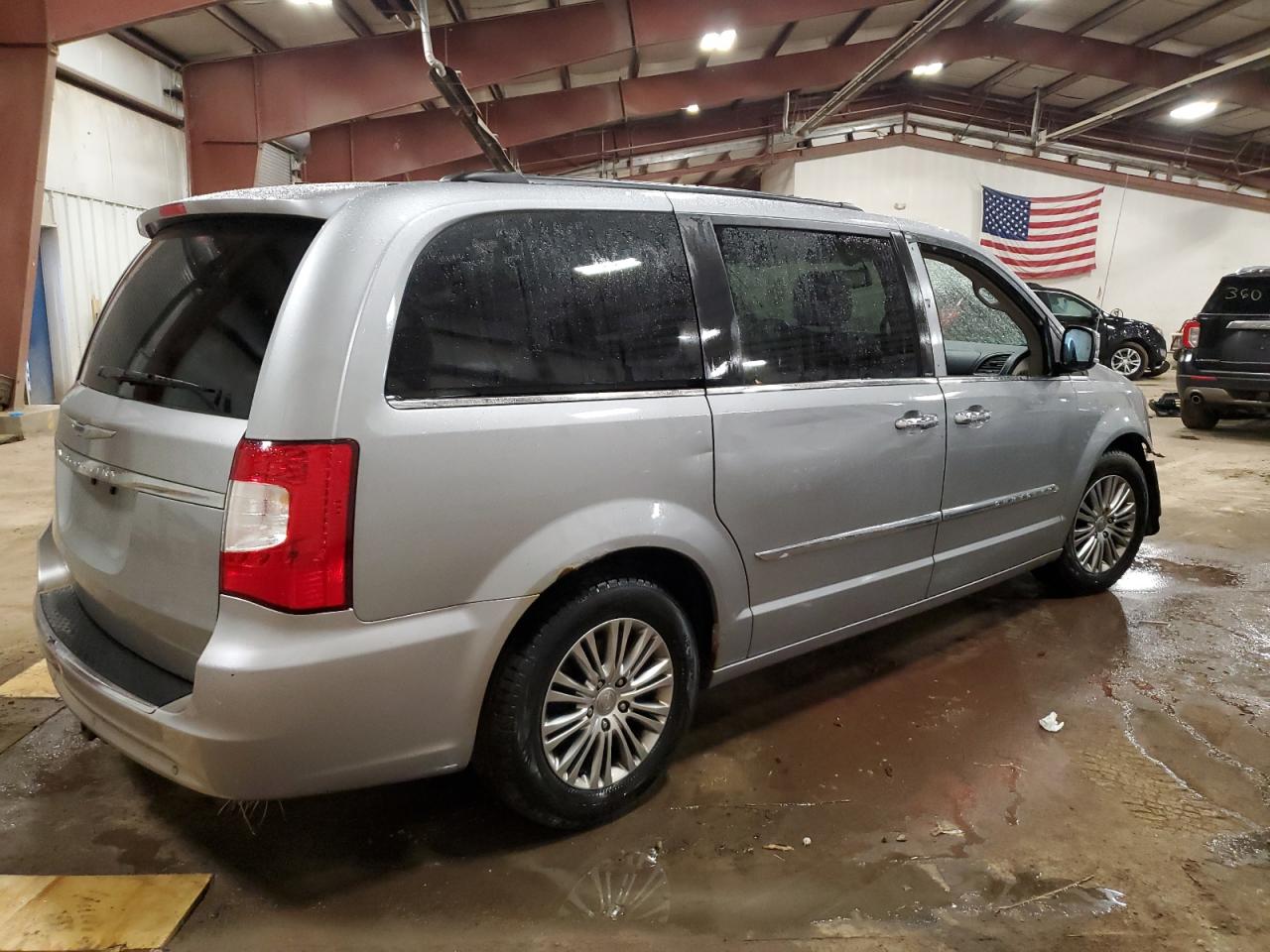 2014 Chrysler Town & Country - Image 3