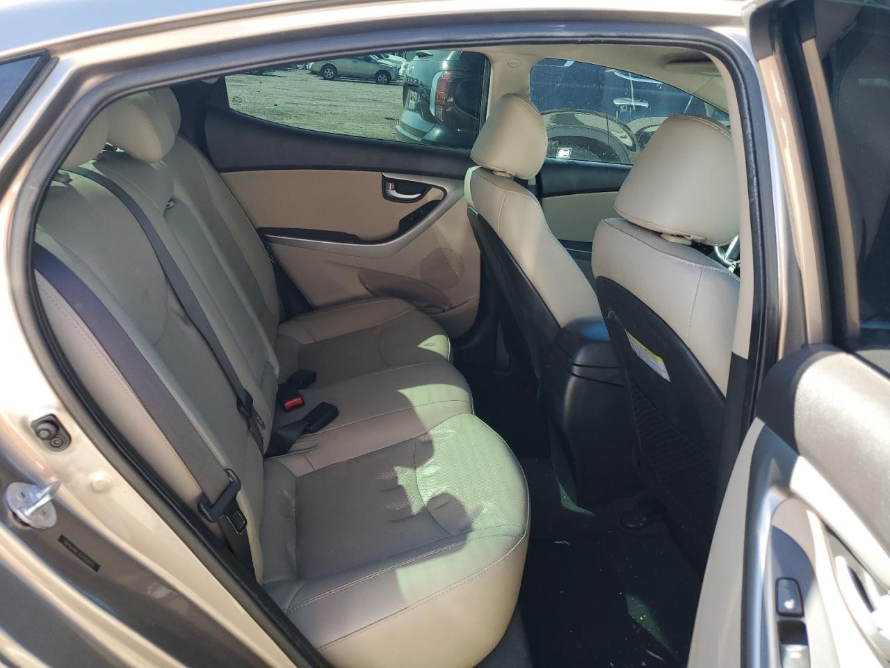 2014 Hyundai Elantra - Image 10