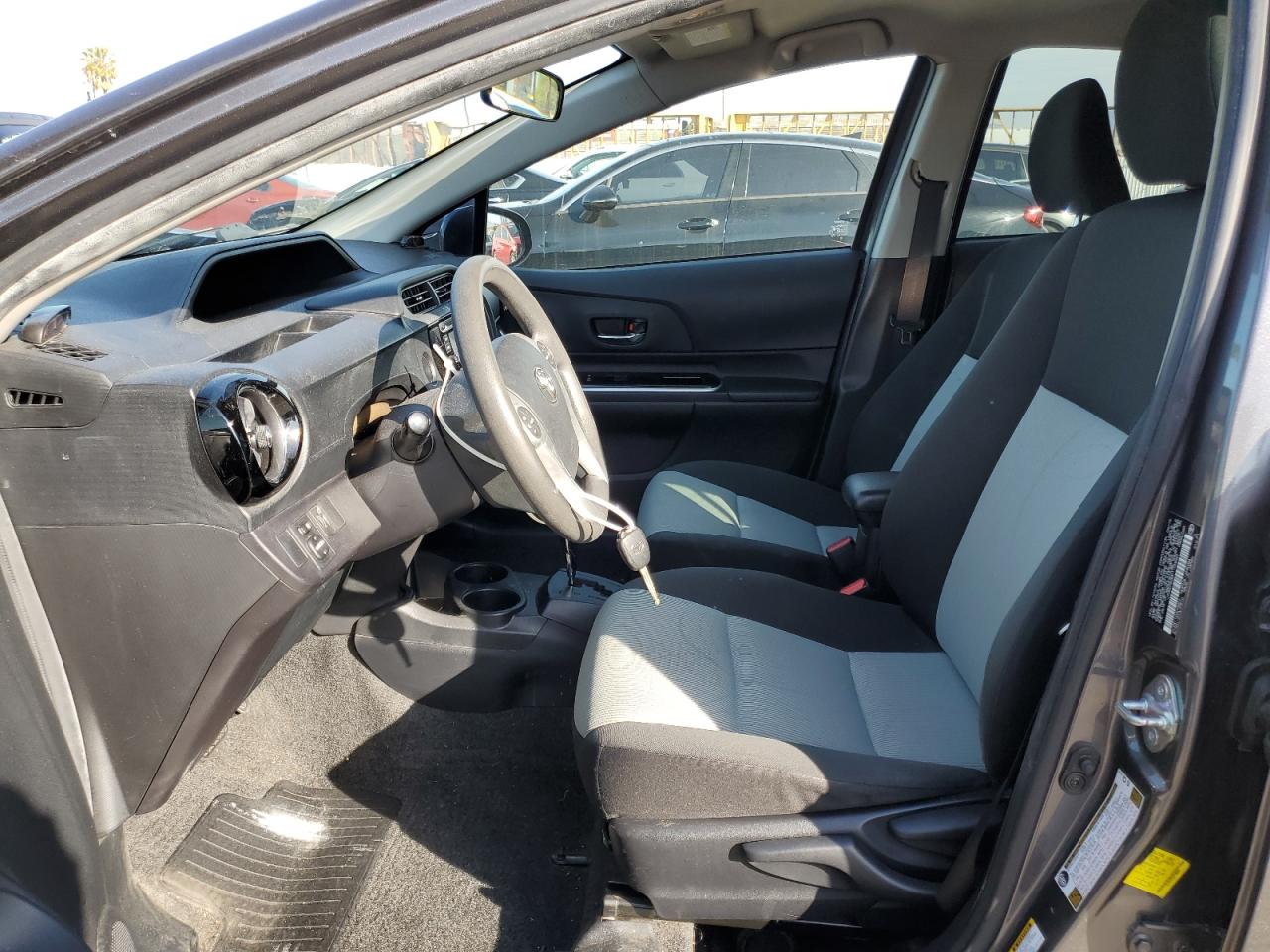 2015 Toyota Prius - Image 7